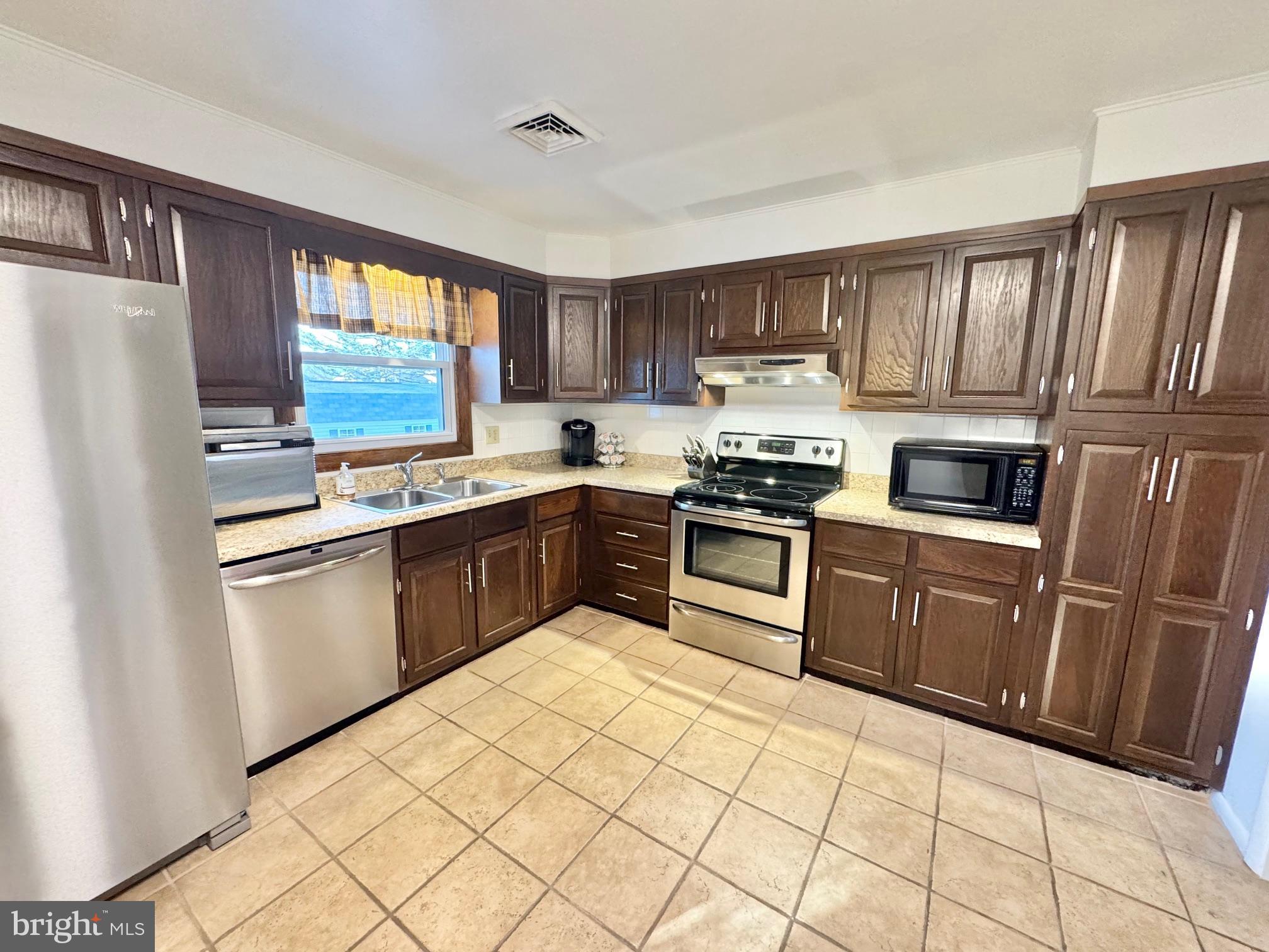 SHIREMAN MANOR - Residential