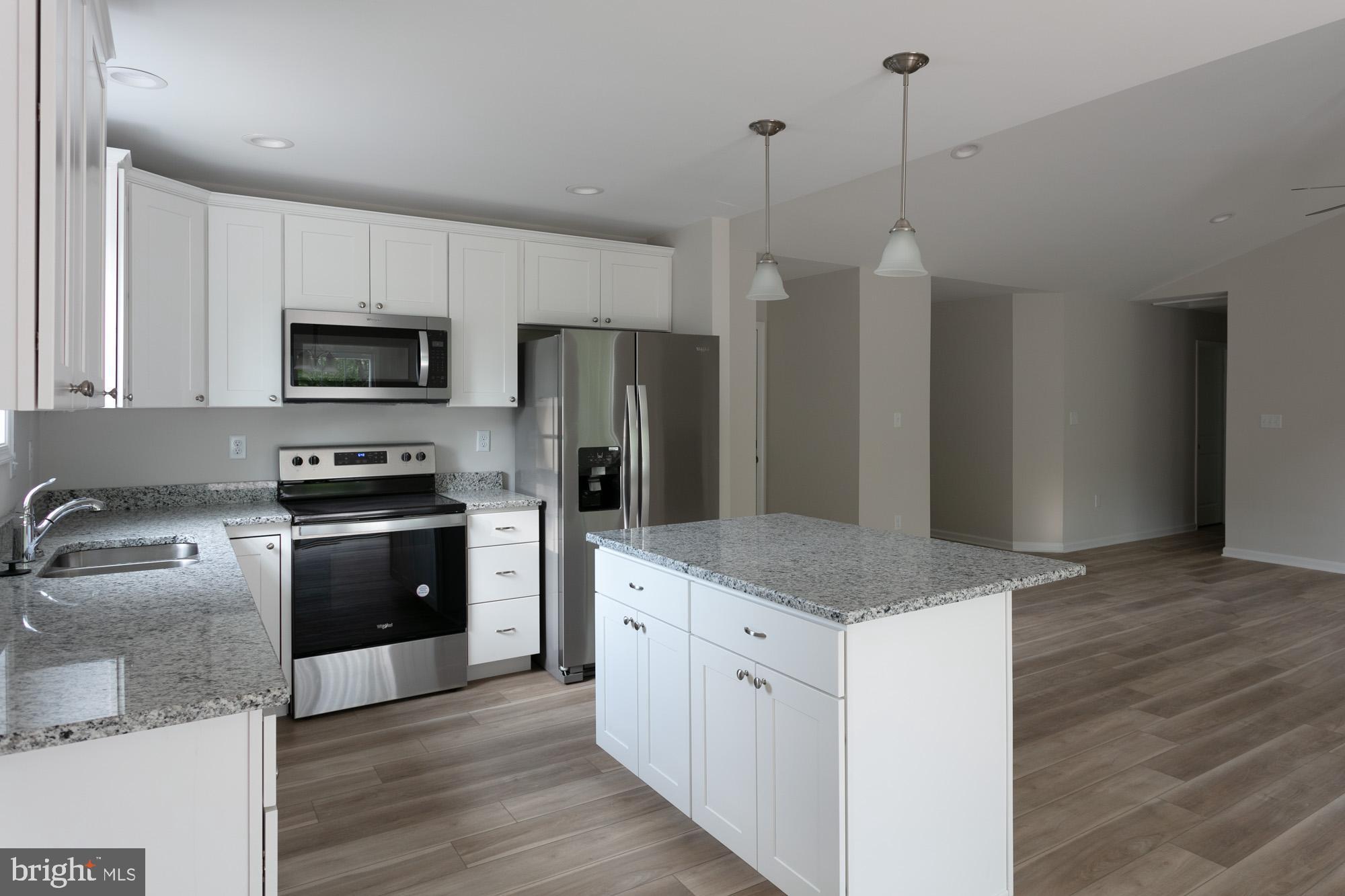 MIDDLE CREEK MANOR - Residential