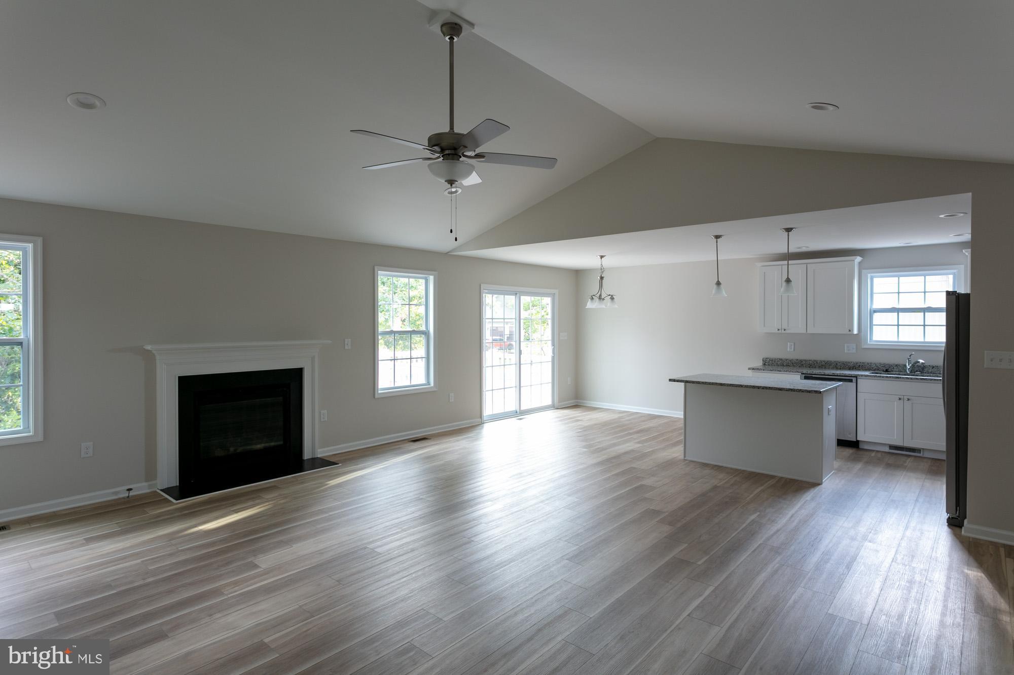 MIDDLE CREEK MANOR - Residential