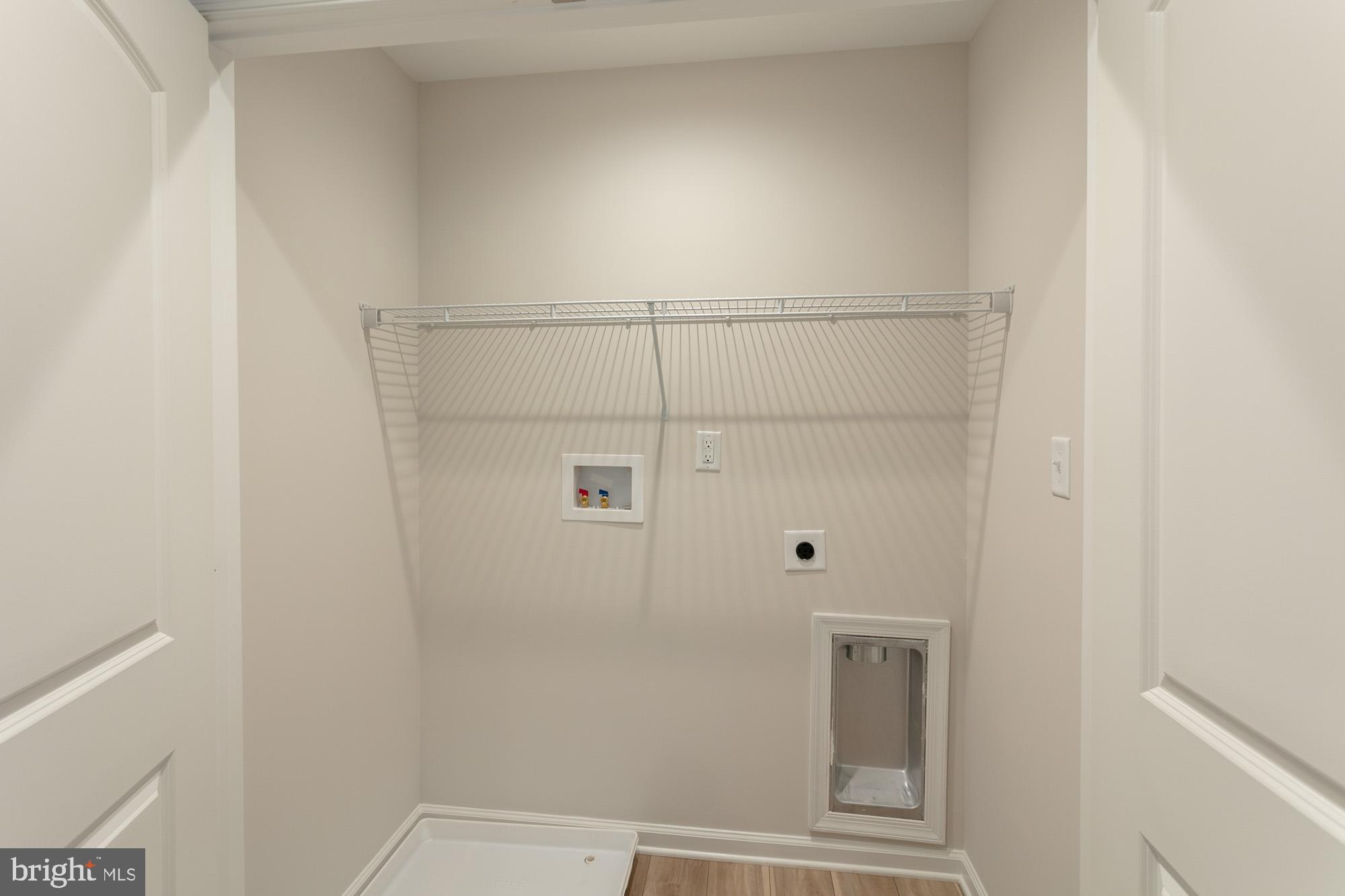 MIDDLE CREEK MANOR - Residential