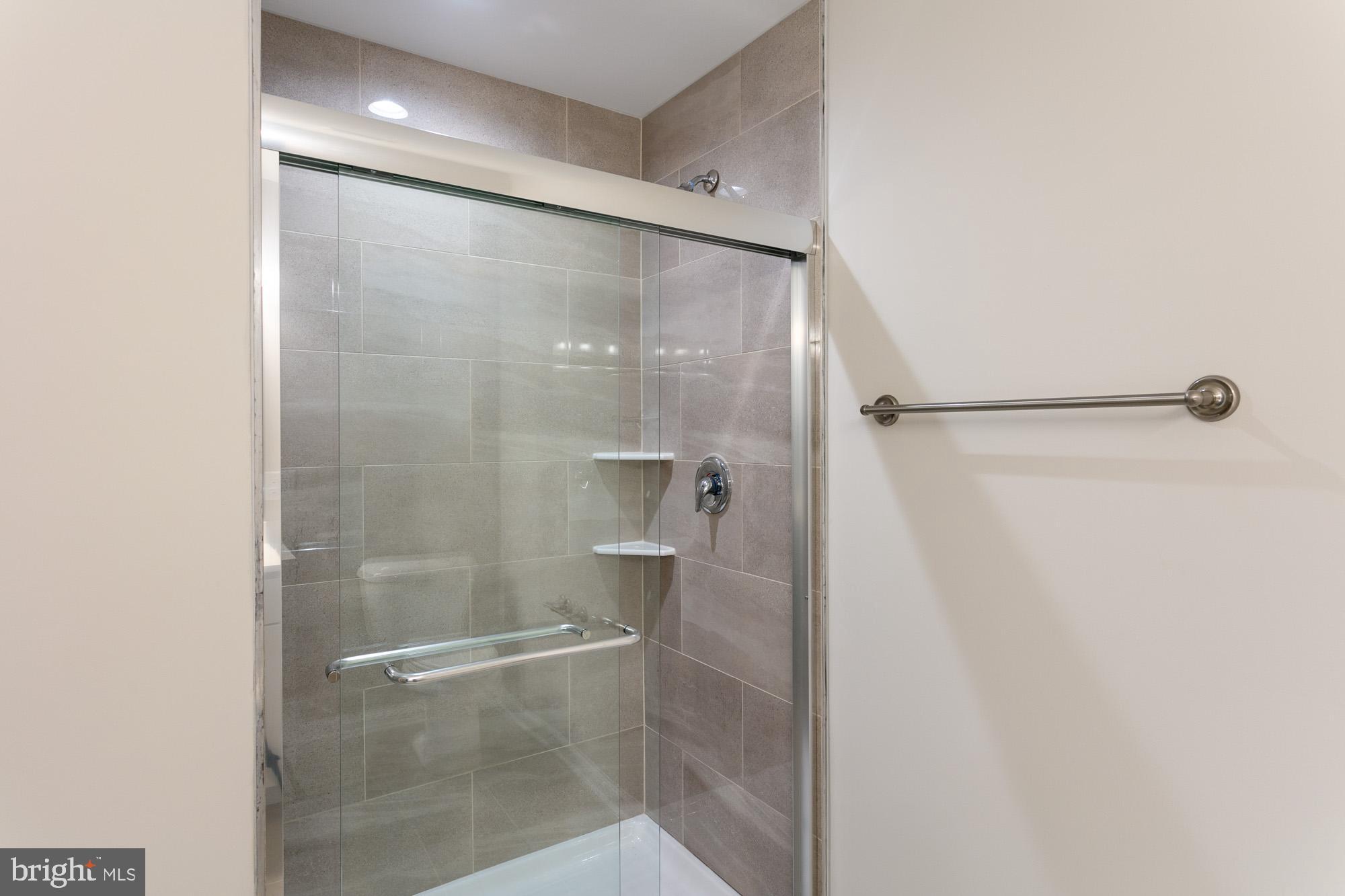 MIDDLE CREEK MANOR - Residential