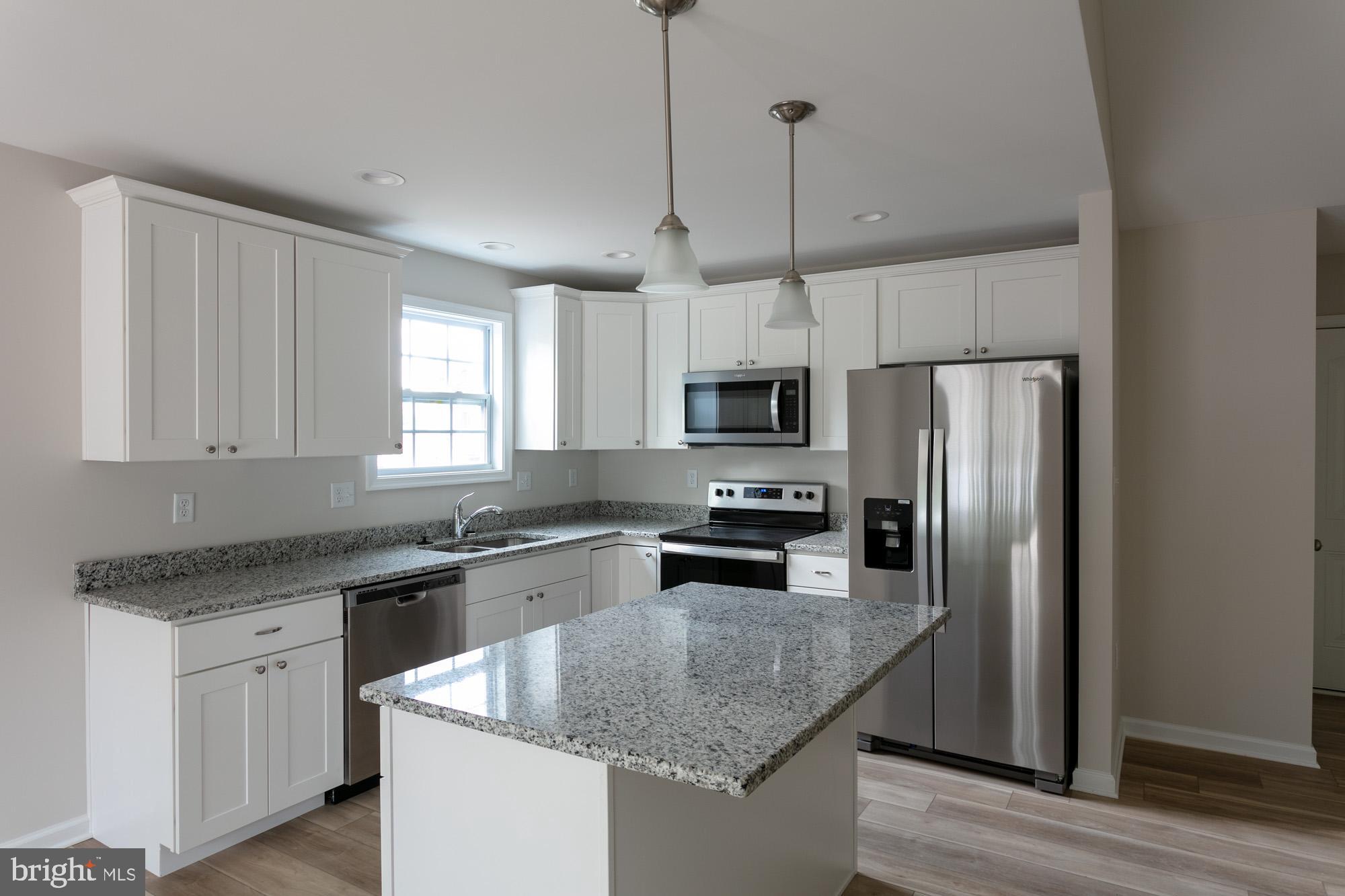 MIDDLE CREEK MANOR - Residential