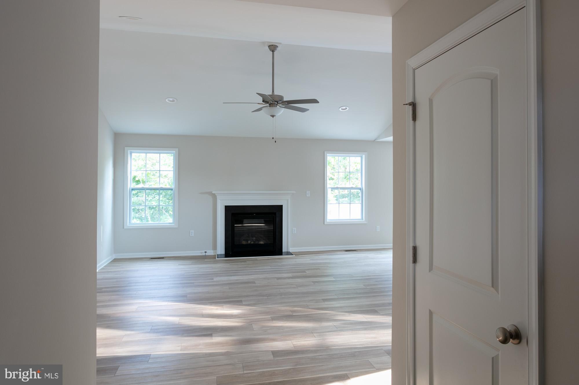 MIDDLE CREEK MANOR - Residential