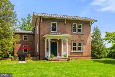 306 W MARKET STREET LEESBURG VA 20176