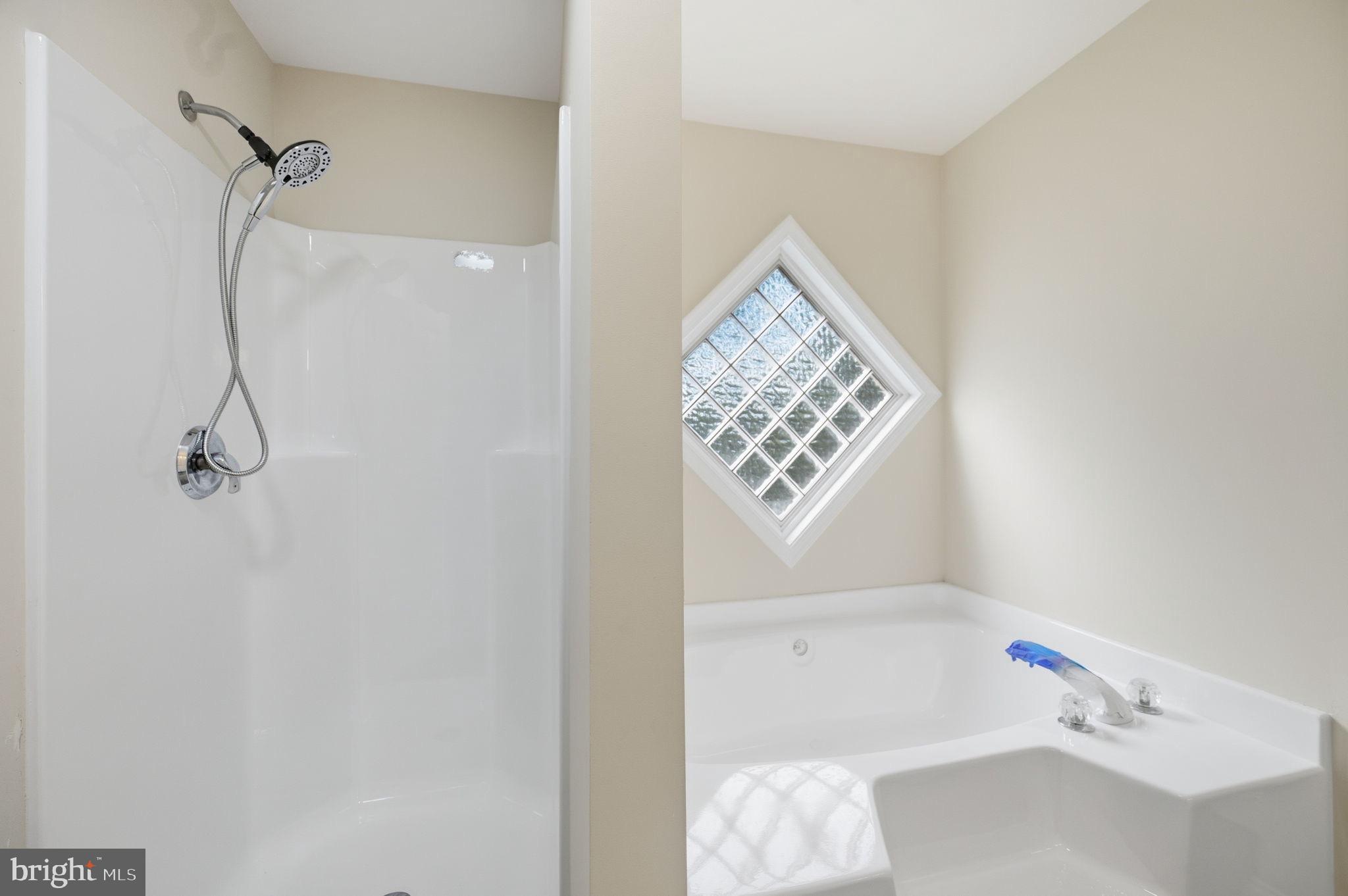 HIDDEN LAKE - Residential