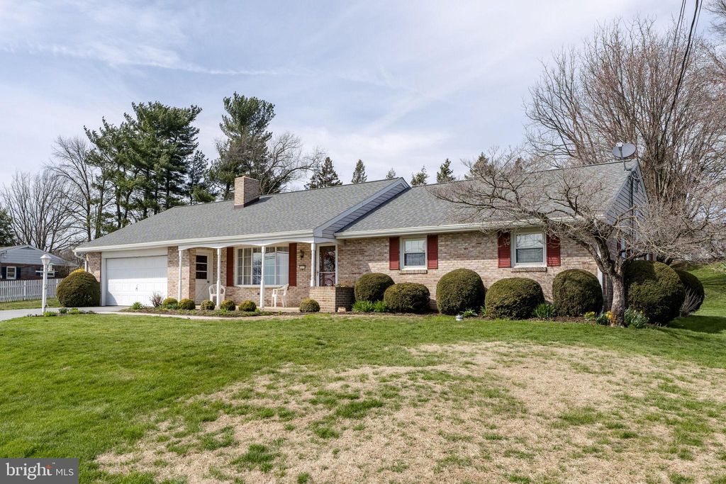Photo of 133 Summitville Road, NEW HOLLAND, PA 17557 (MLS # PALA2088278)