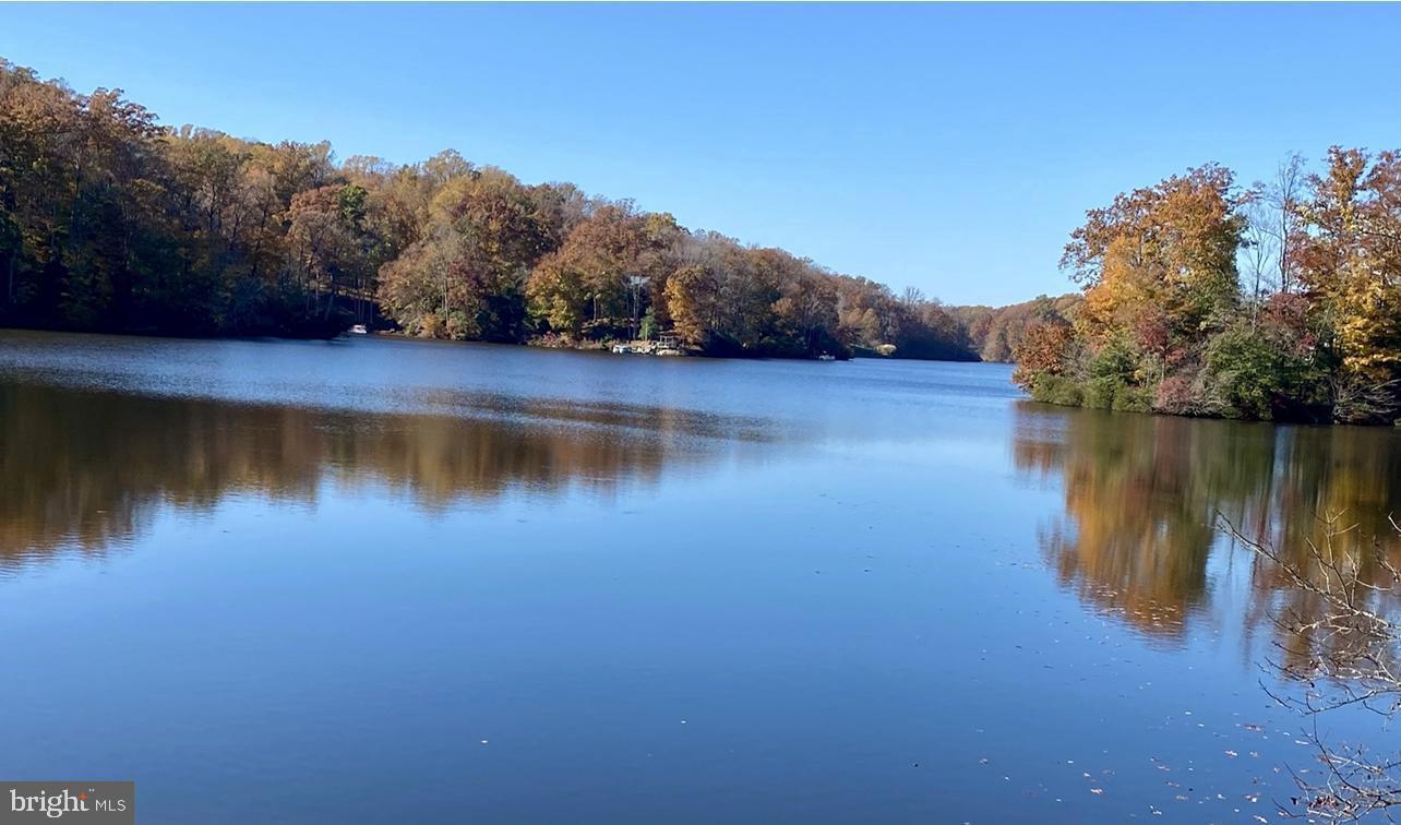 STRATFORD HARBOUR - Land