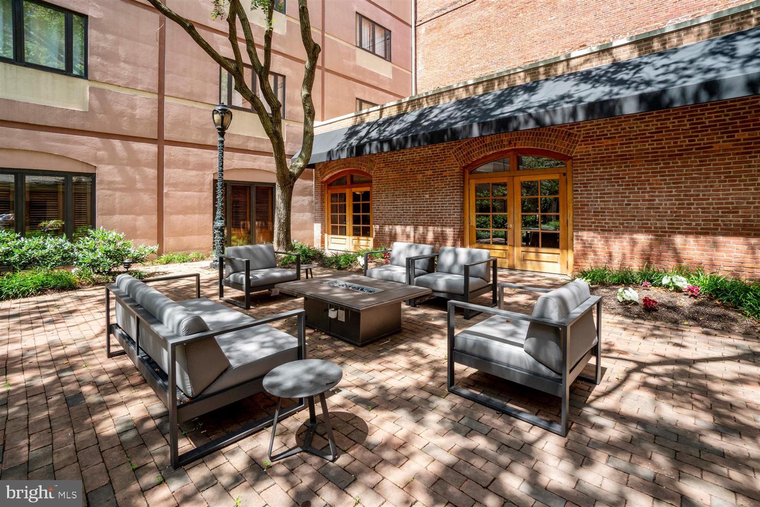 HENDERSON'S WHARF - Residential