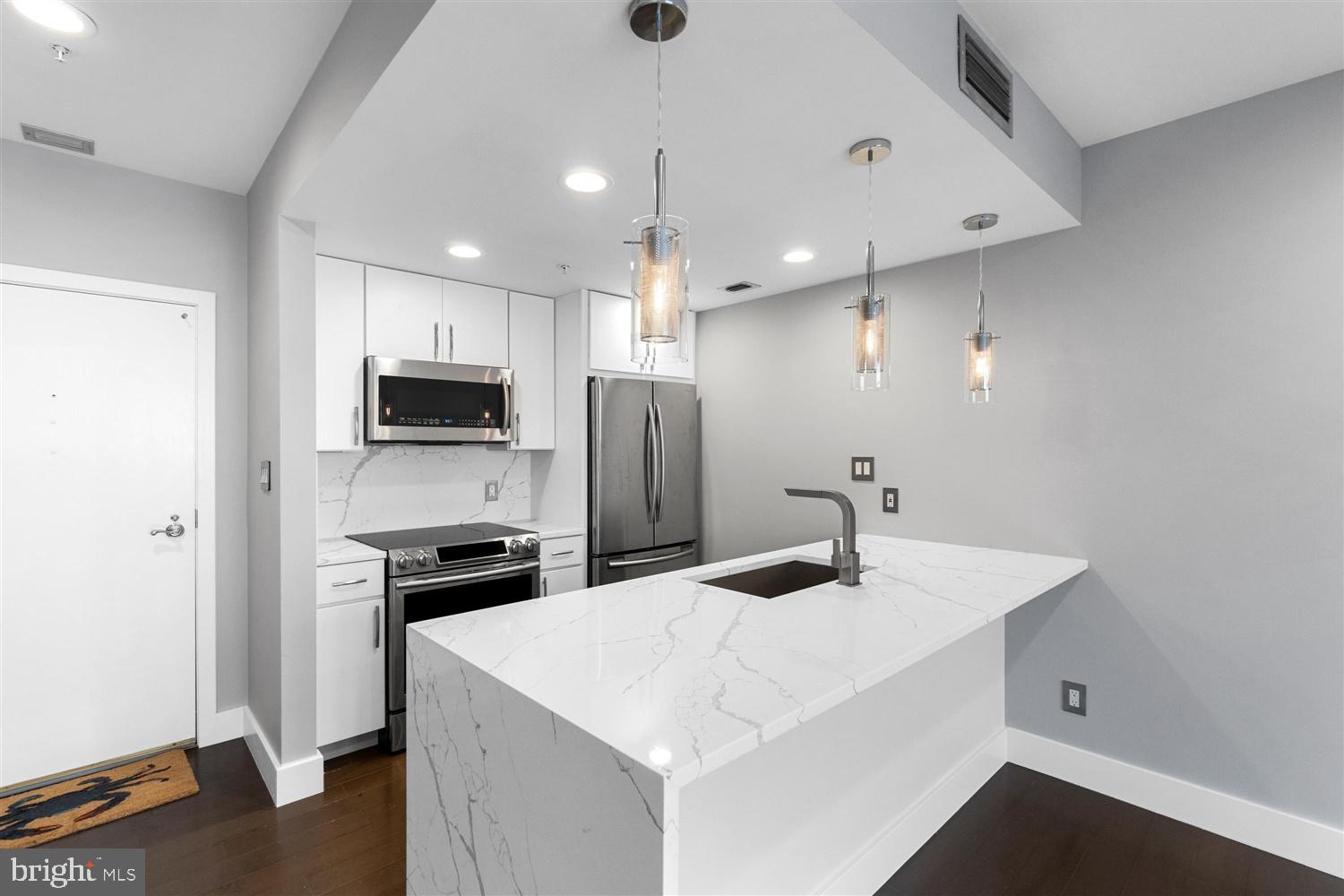 HENDERSON'S WHARF - Residential