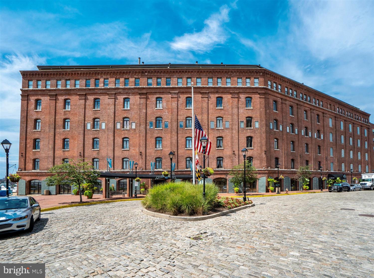 HENDERSON'S WHARF - Residential