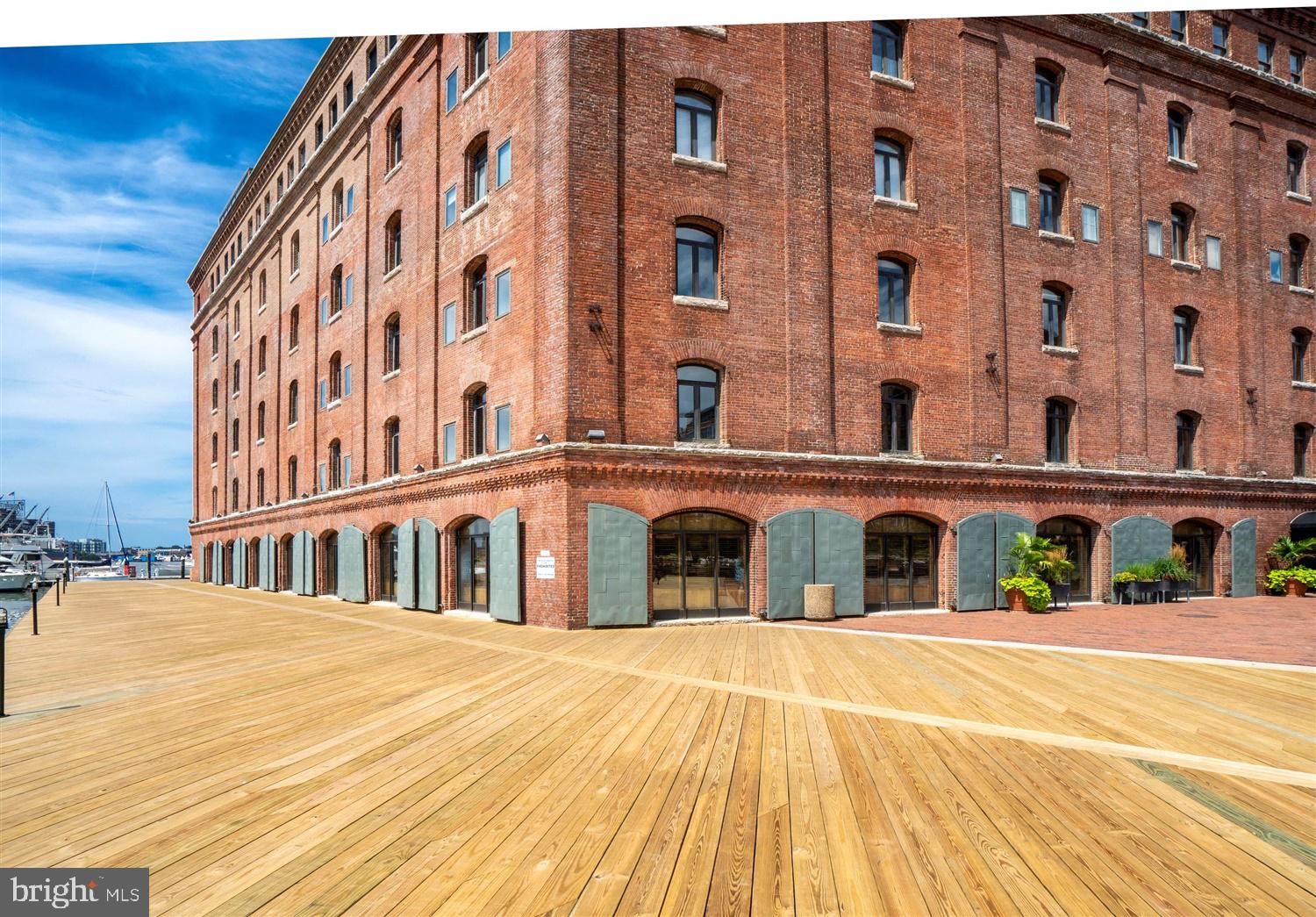 HENDERSON'S WHARF - Residential