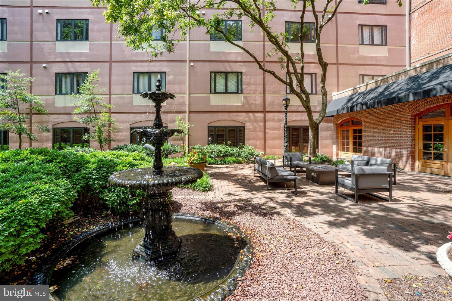 HENDERSON'S WHARF - Residential