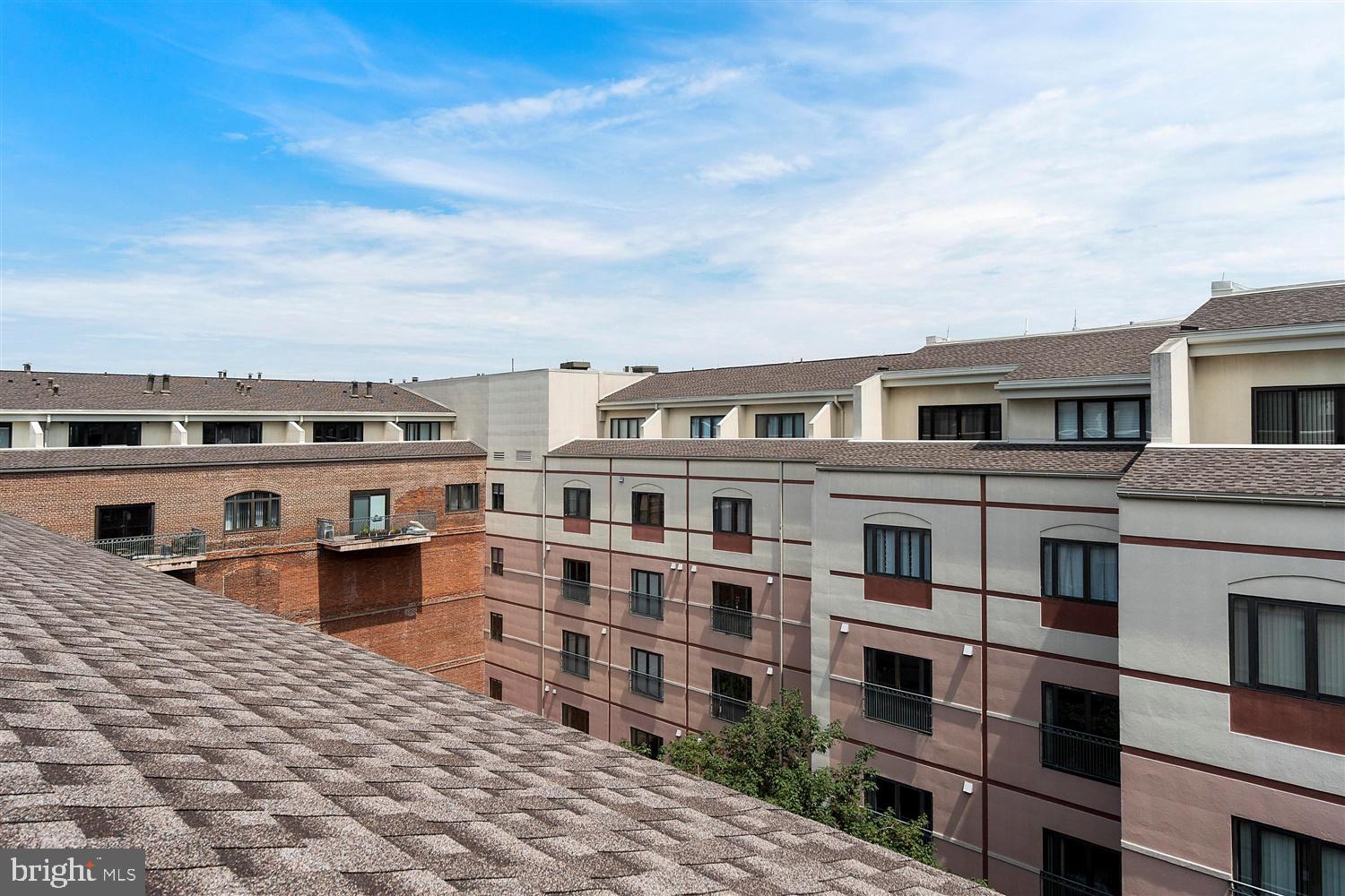 HENDERSON'S WHARF - Residential