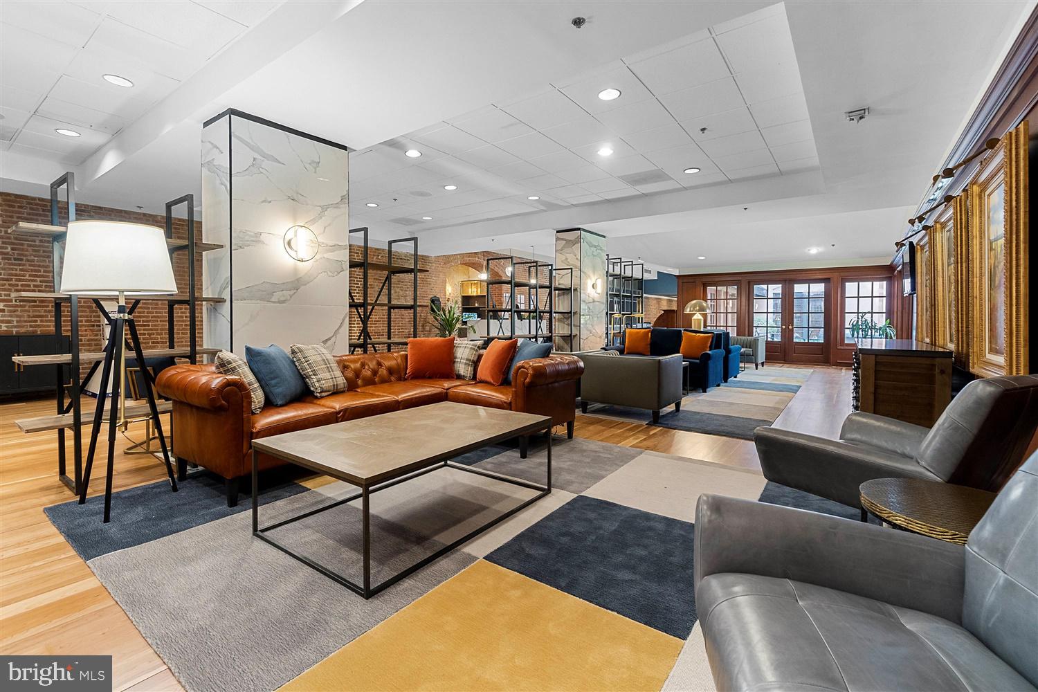 HENDERSON'S WHARF - Residential