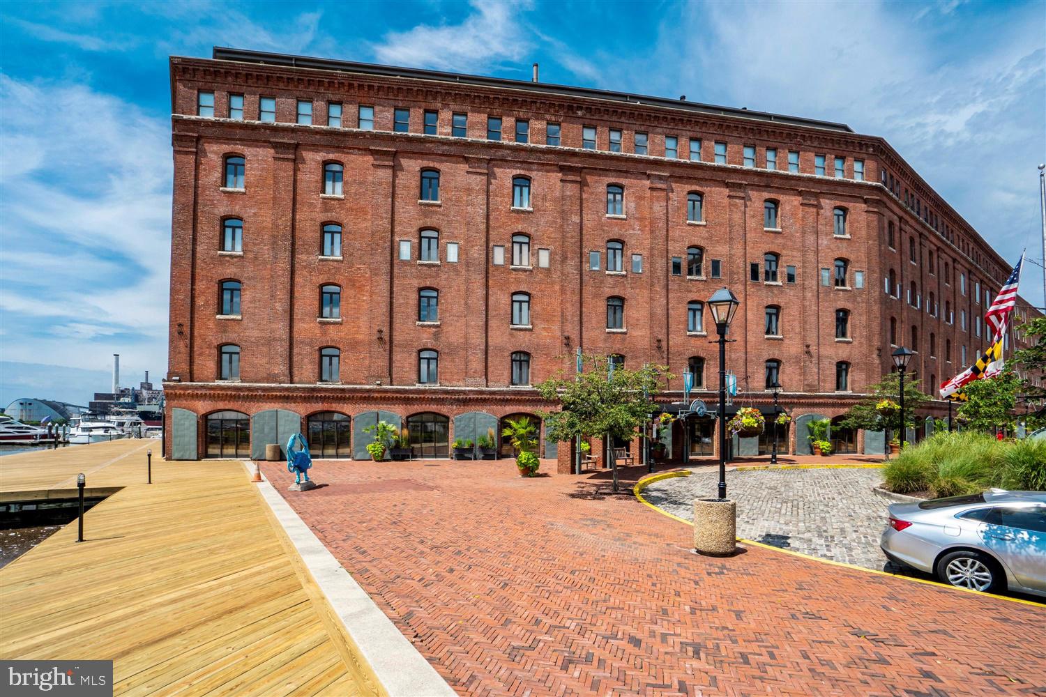 HENDERSON'S WHARF - Residential