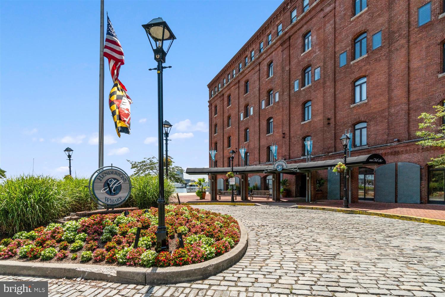 HENDERSON'S WHARF - Residential