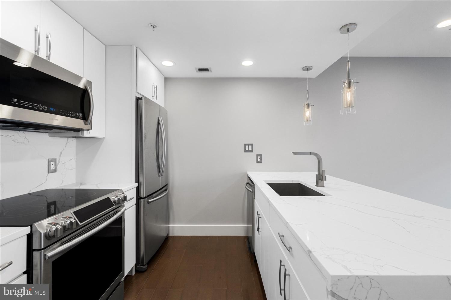 HENDERSON'S WHARF - Residential