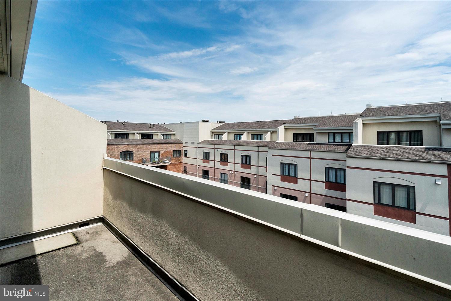 HENDERSON'S WHARF - Residential