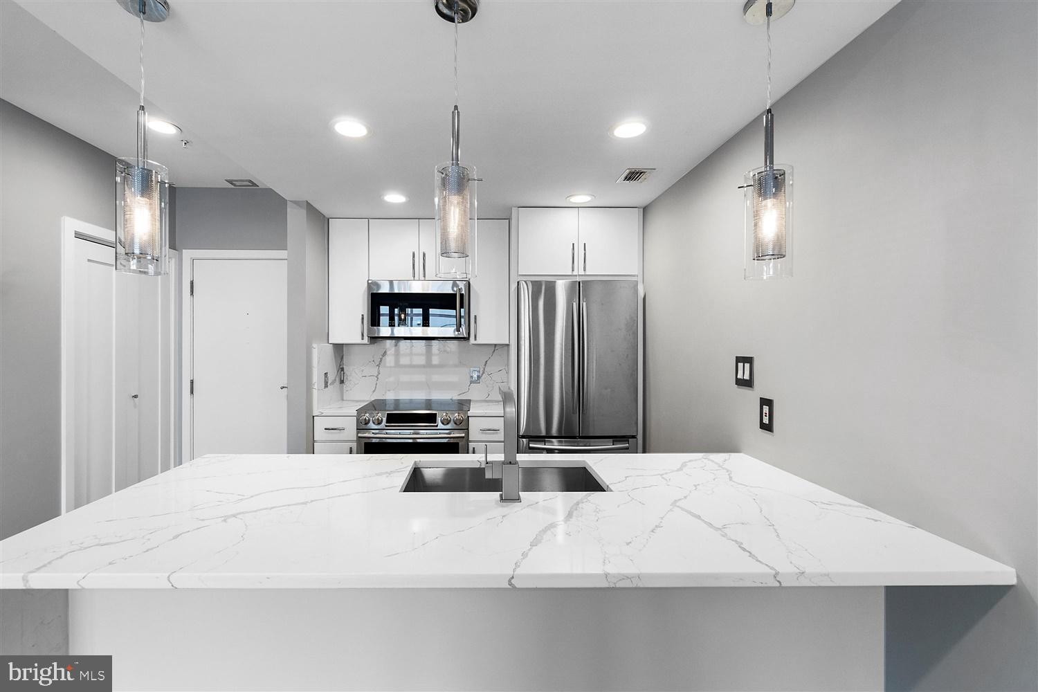 HENDERSON'S WHARF - Residential