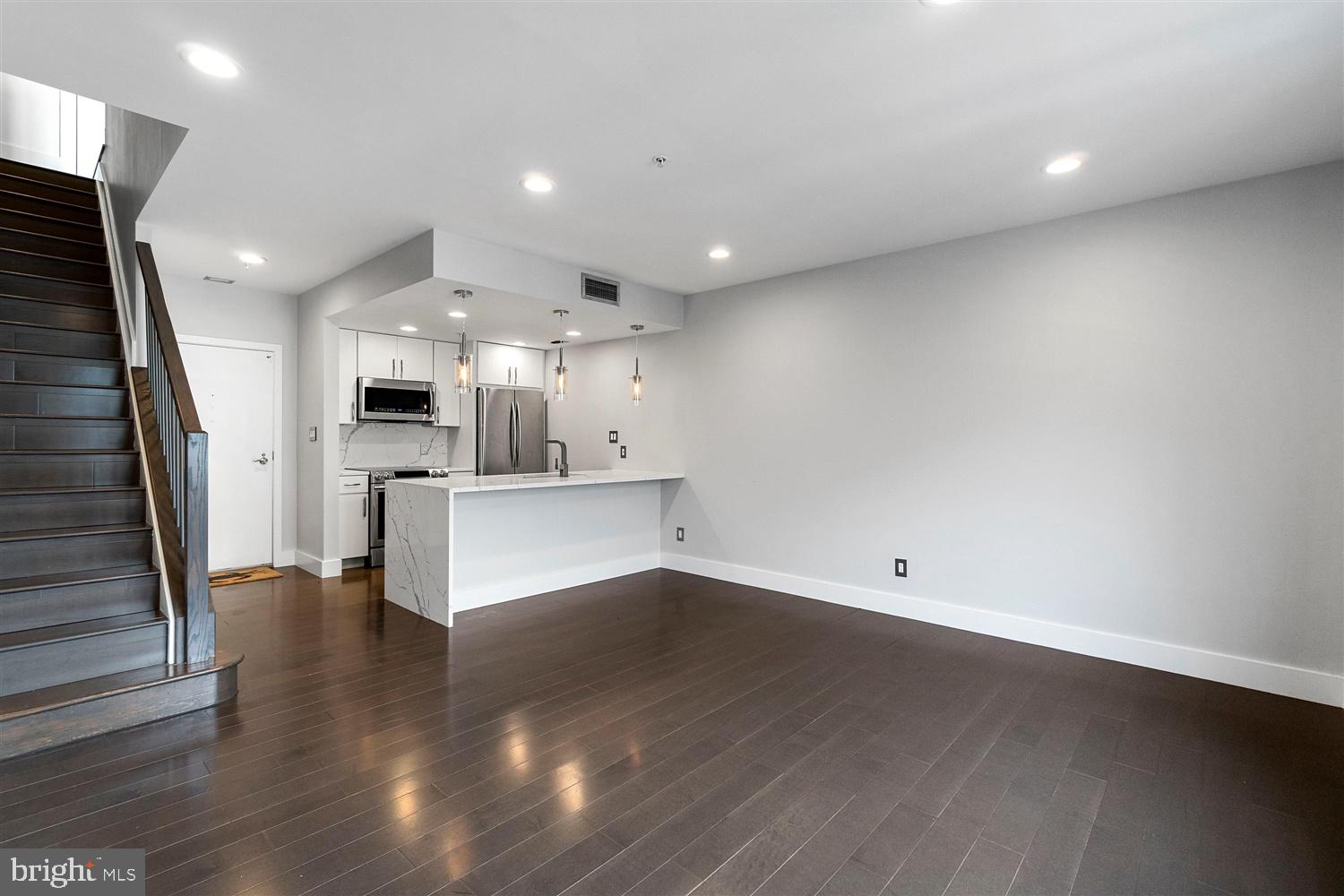 HENDERSON'S WHARF - Residential