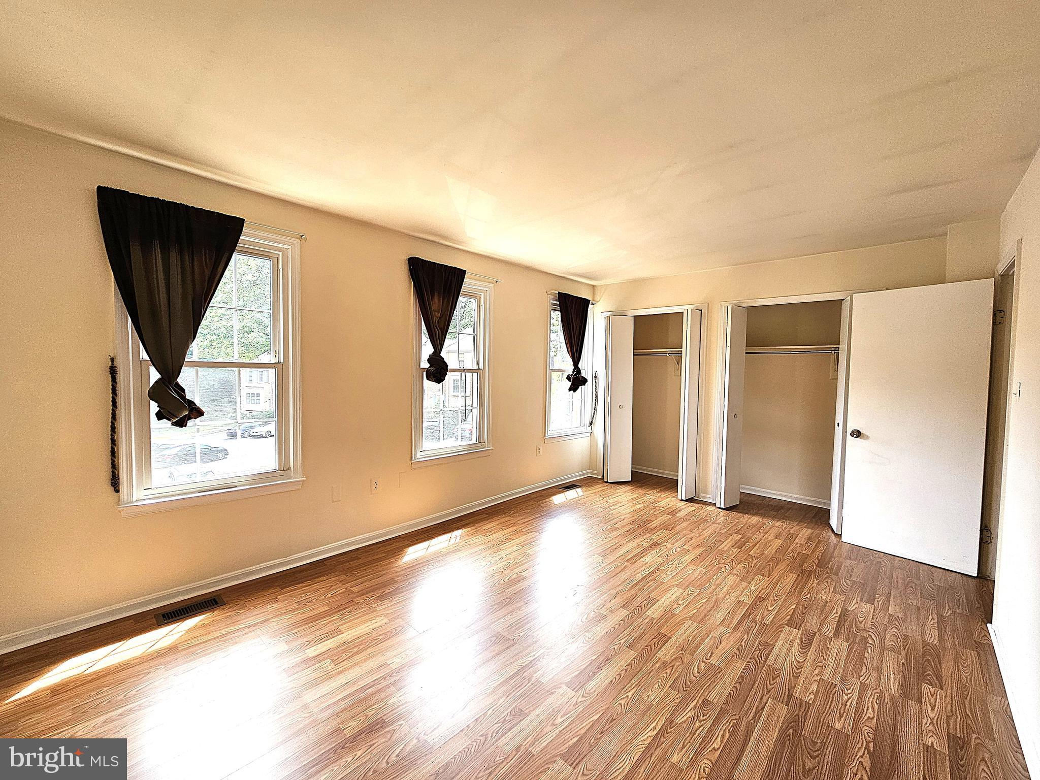 KINGS PARK WEST - Residential Lease