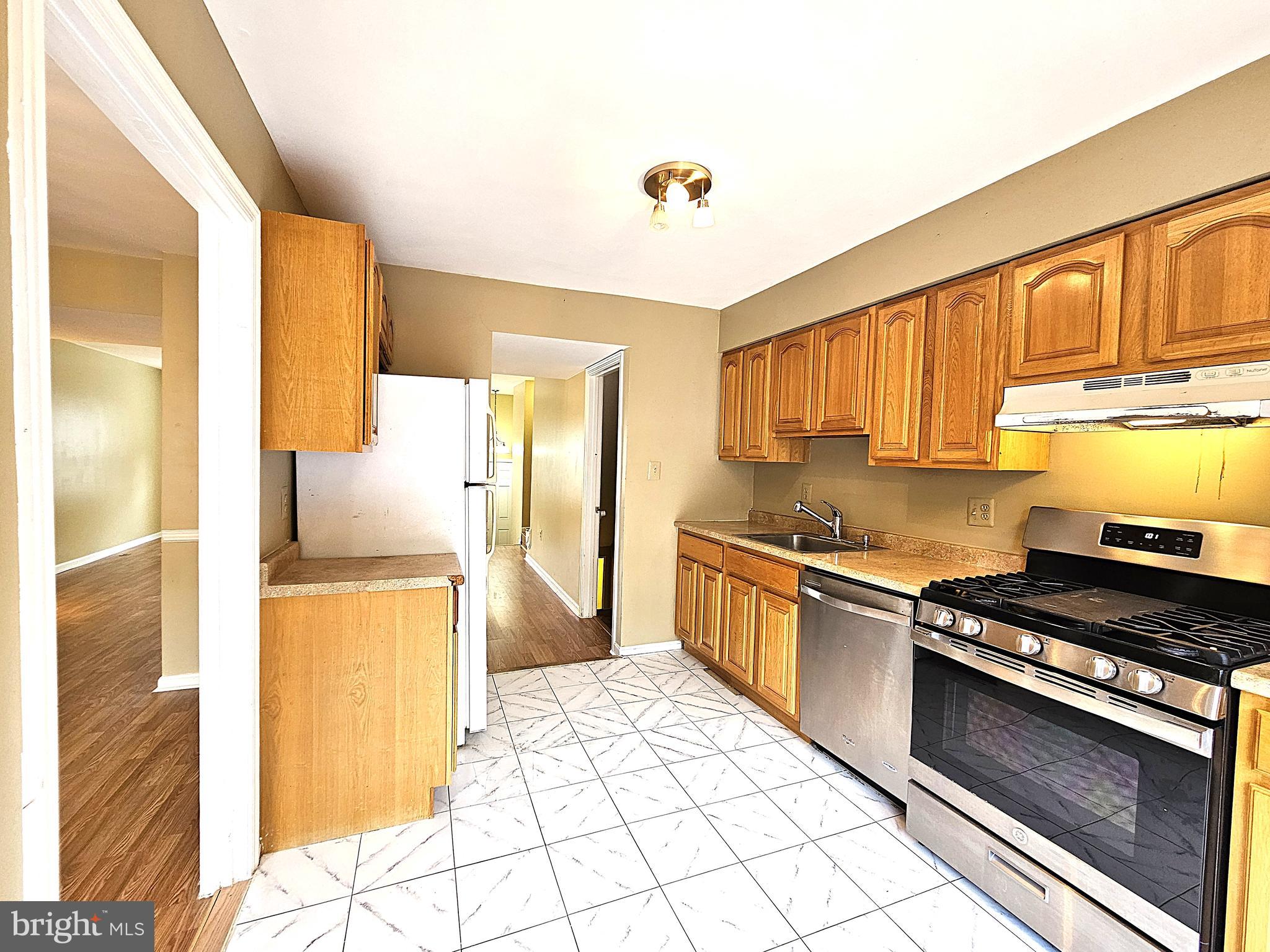 KINGS PARK WEST - Residential Lease