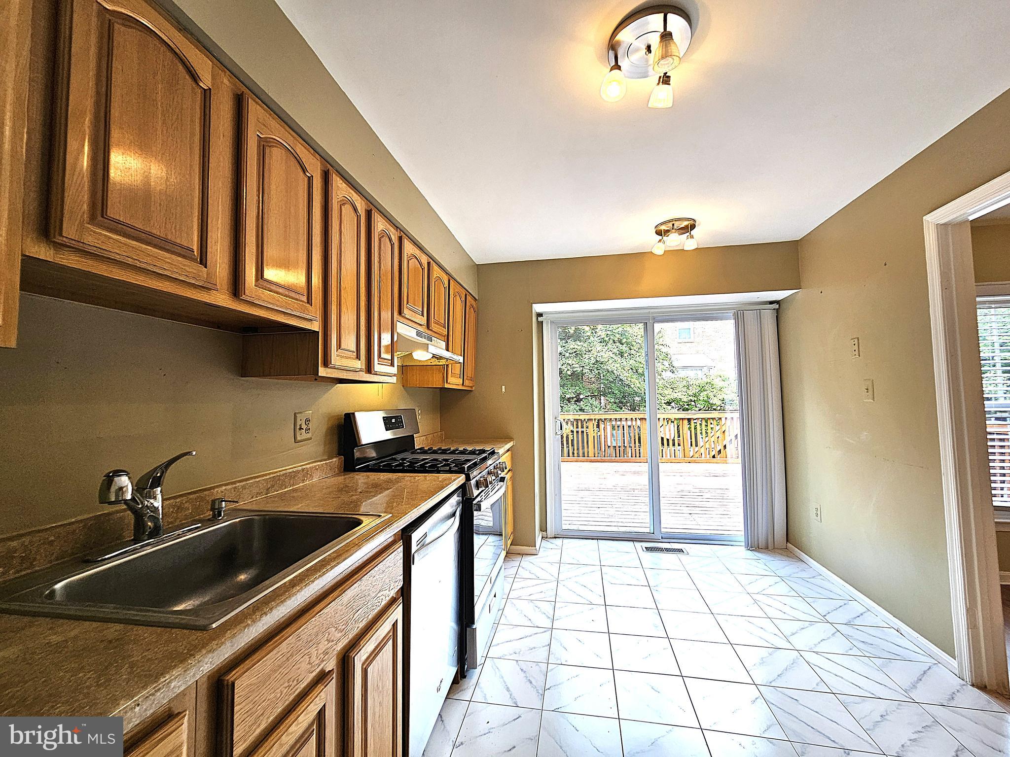 KINGS PARK WEST - Residential Lease