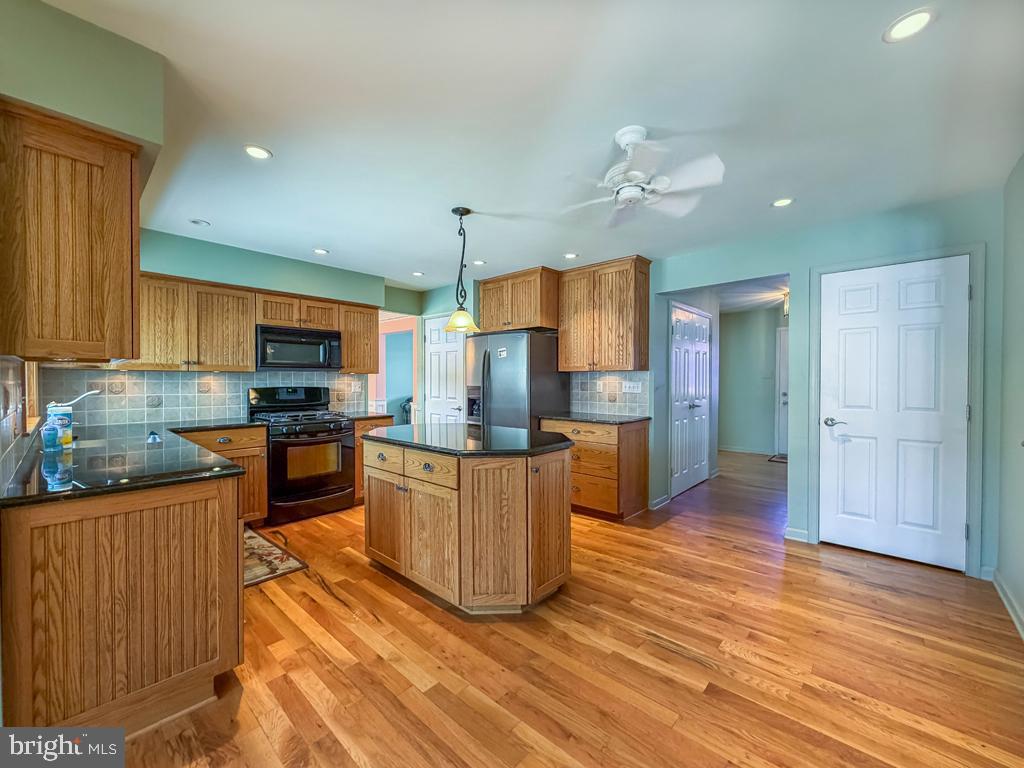 SILVER LAKE AT NEW - Residential