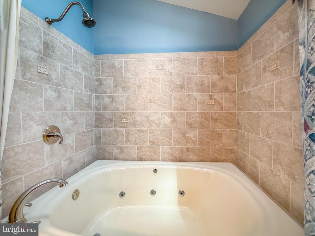 SILVER LAKE AT NEW - Residential