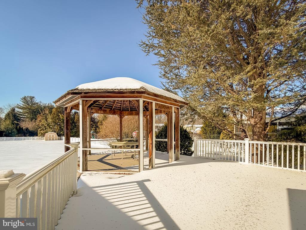 SILVER LAKE AT NEW - Residential