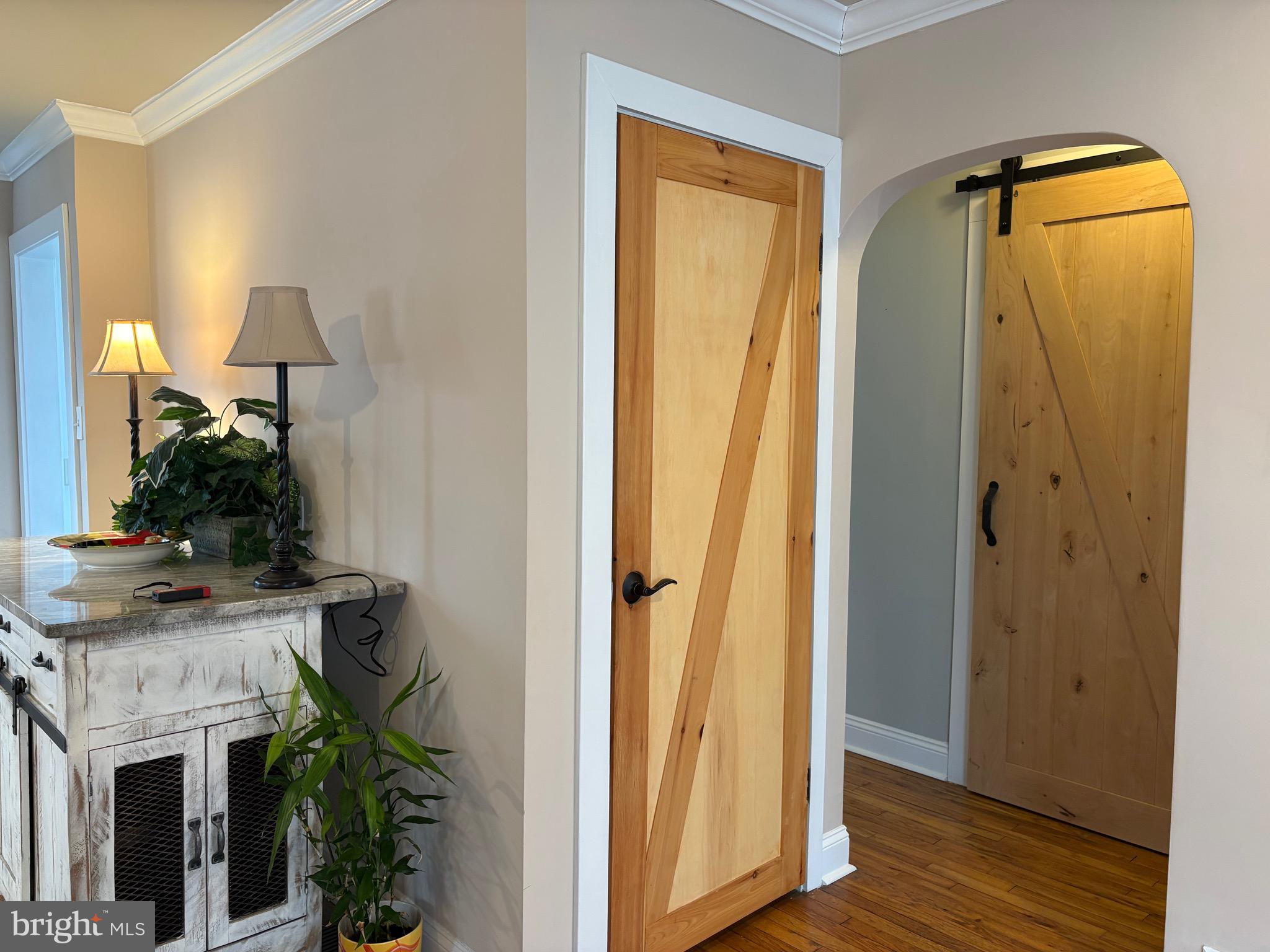 539 W KINGS HIGHWAY W