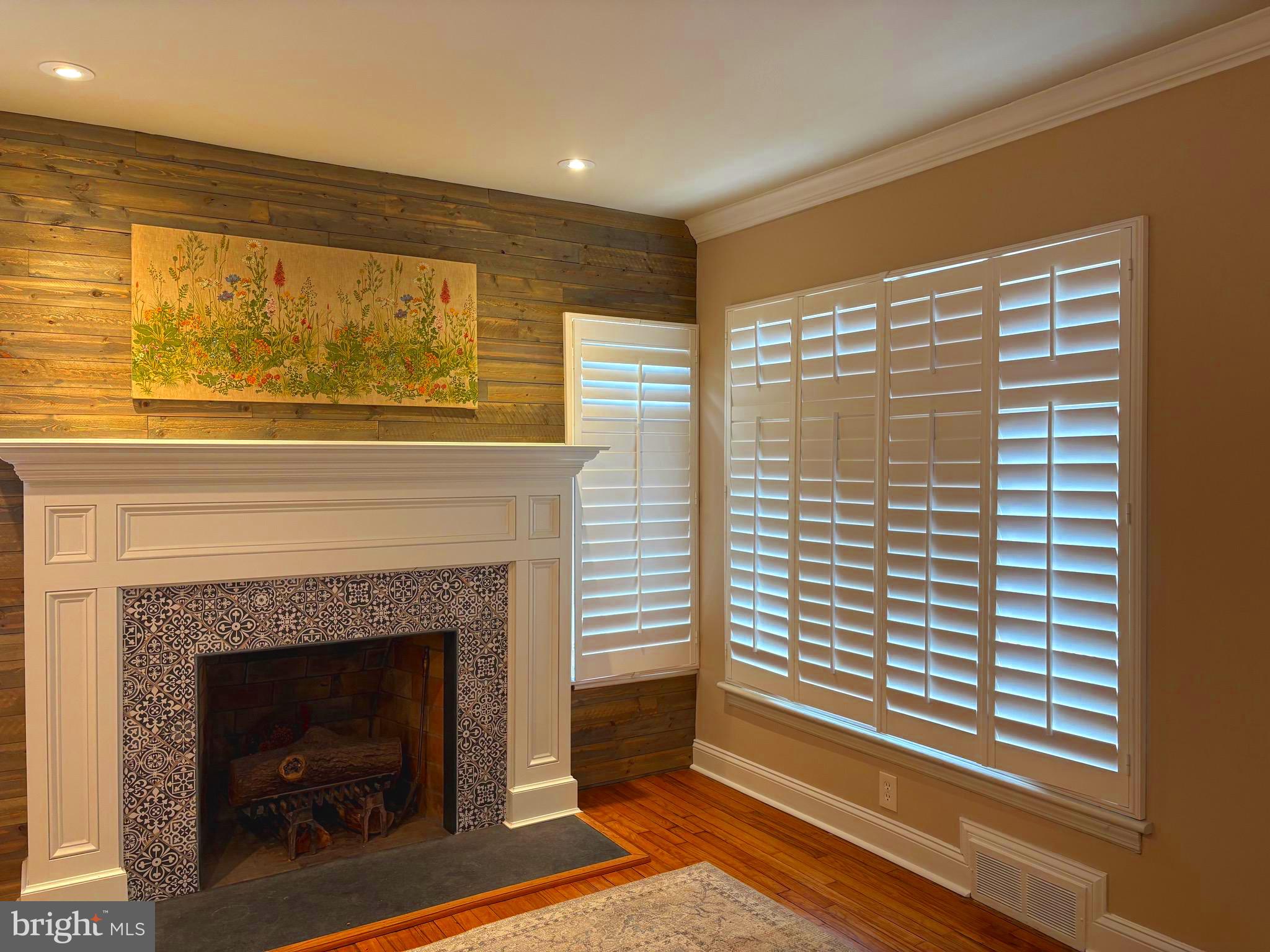 539 W KINGS HIGHWAY W