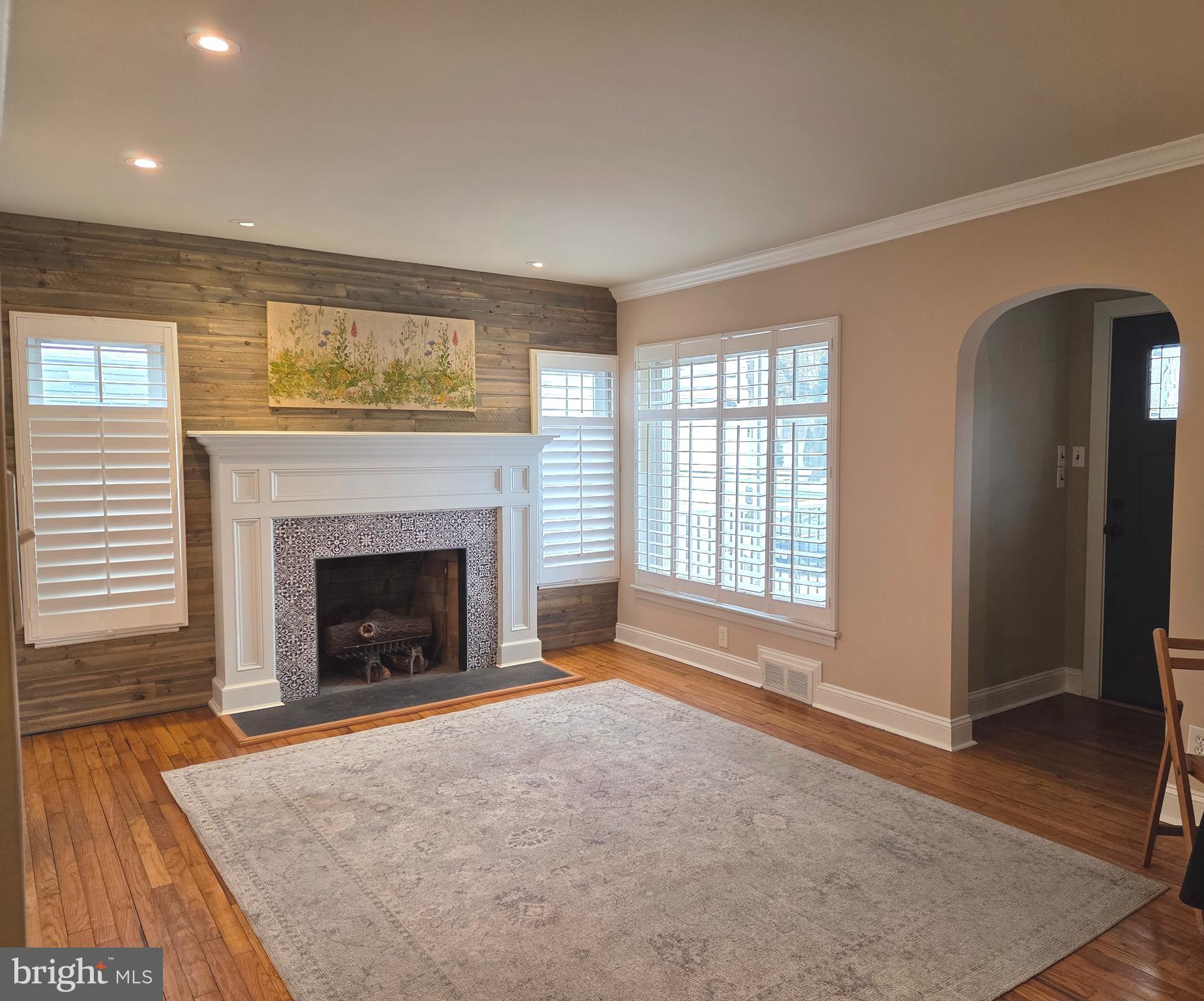 539 W KINGS HIGHWAY W