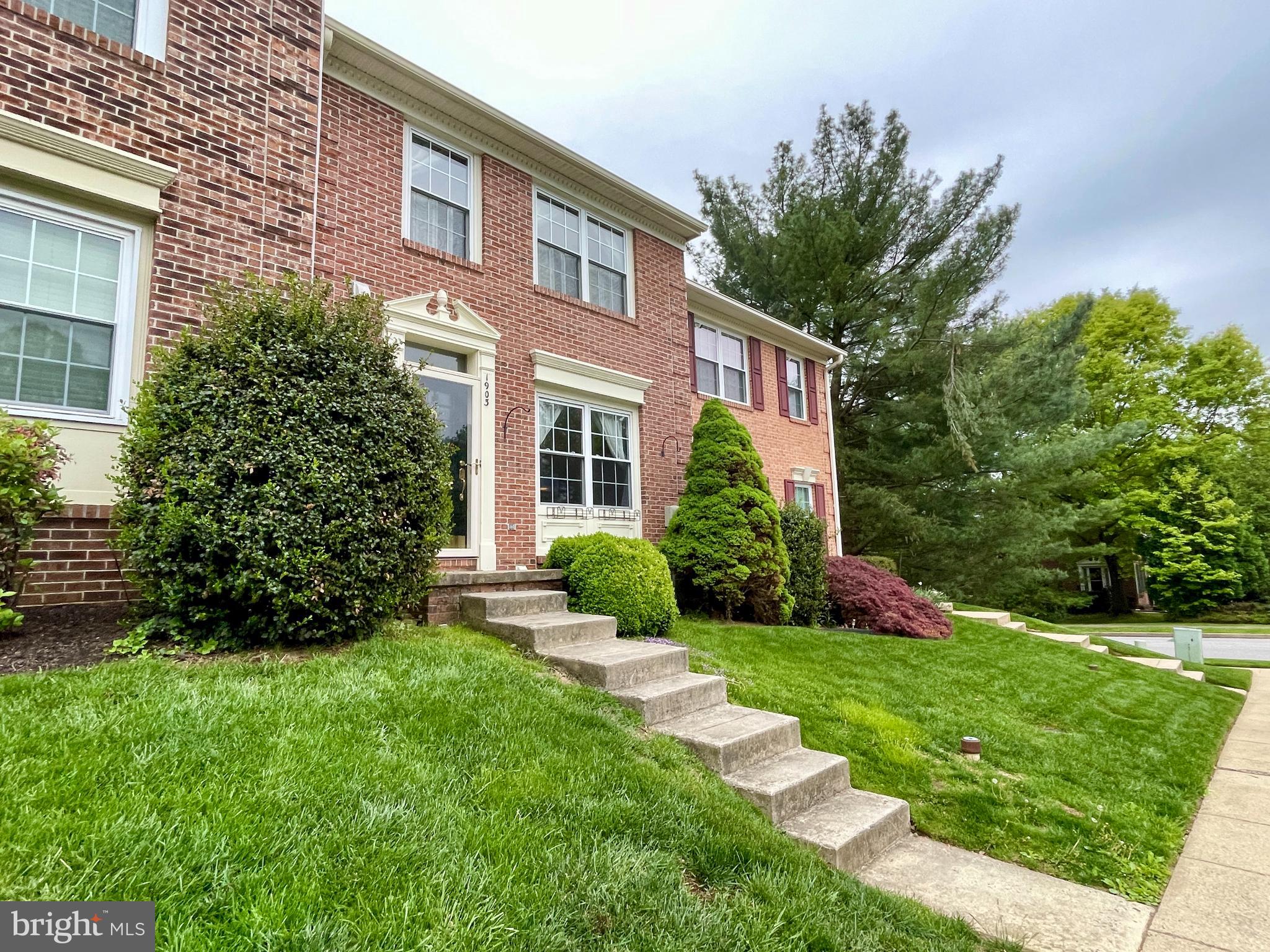 VILLAGE OF THOMAS RUN - Residential