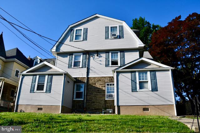 This one bedroom apartment is conveniently located in Jenkintown Borough. It is freshly painted and ready for you to move right in. Enter to the bright kitchen and living area with bay window. An ample sized bedroom and full bath complete the unit. An added plus is the private parking lot in the rear. Walk to shops, restaurants, parks, regional rail lines and bus service. Available immediately.