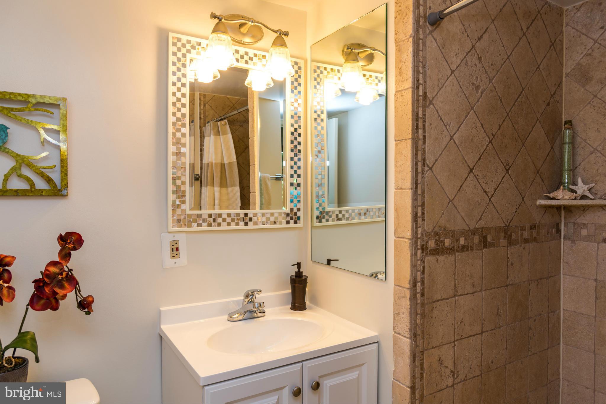 MCLEAN HILLS - Residential