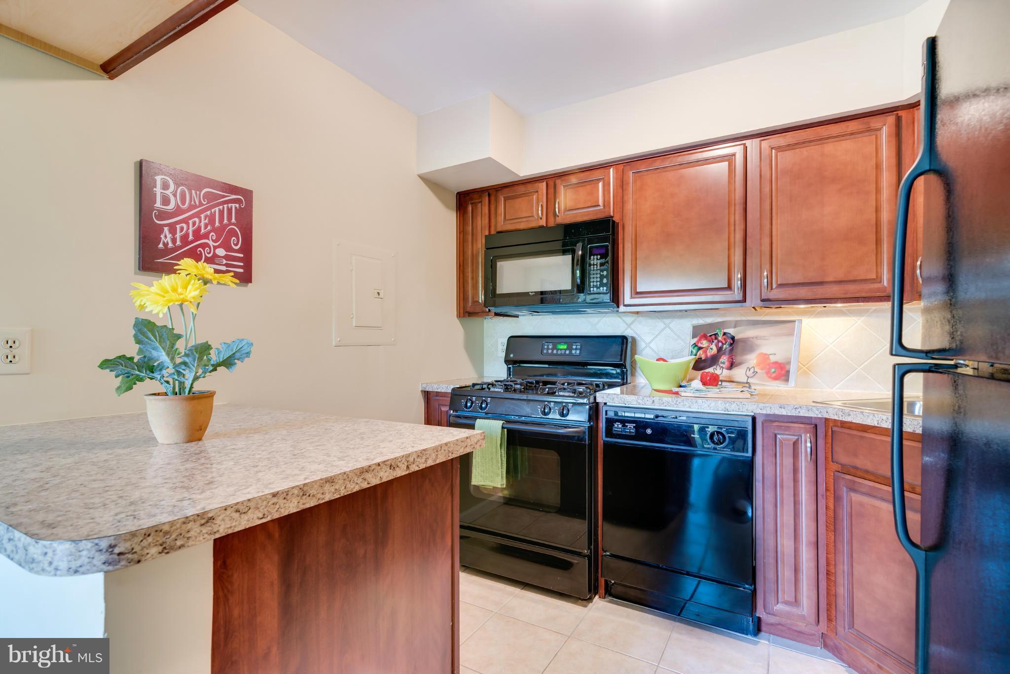 MCLEAN HILLS - Residential