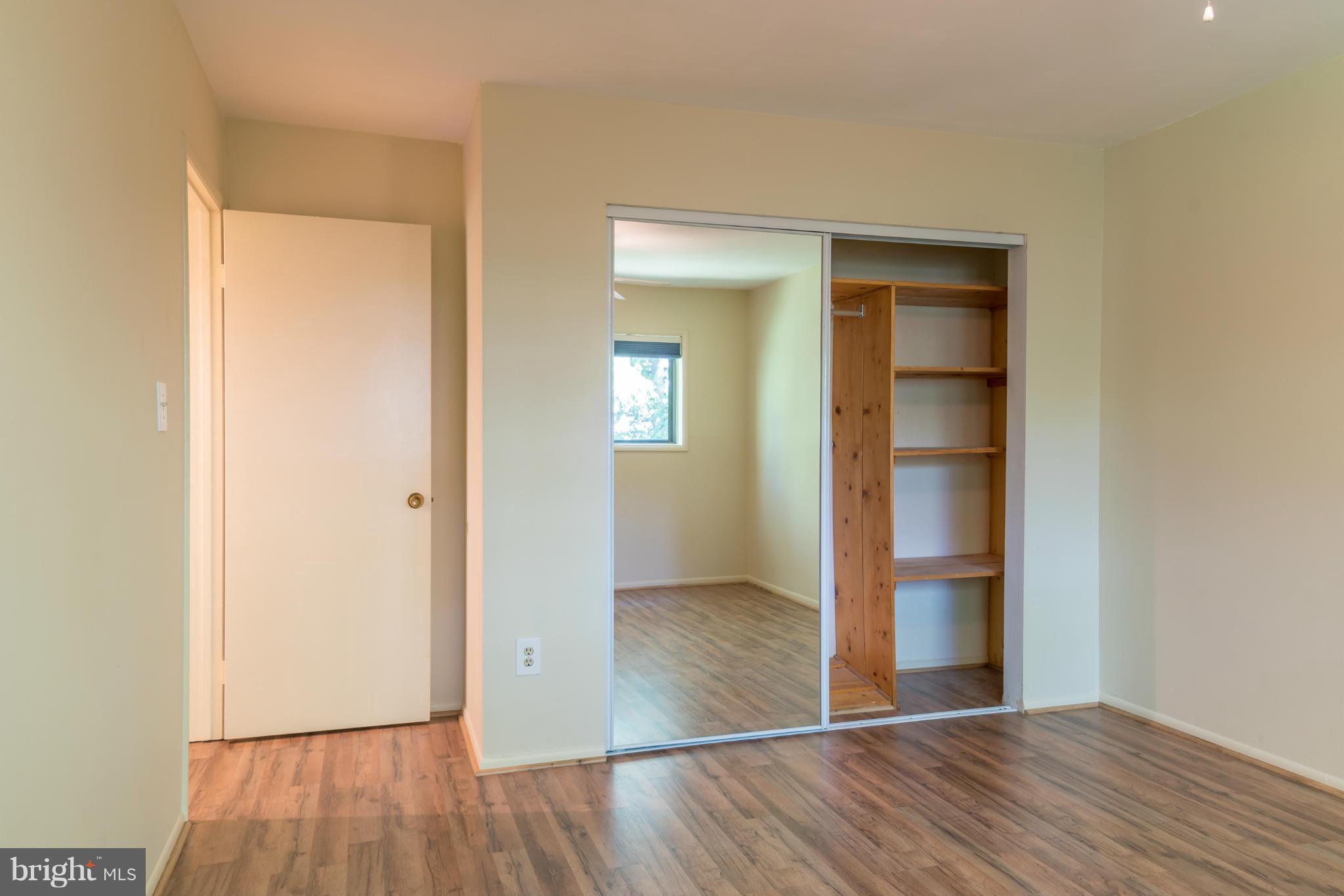 MCLEAN HILLS - Residential