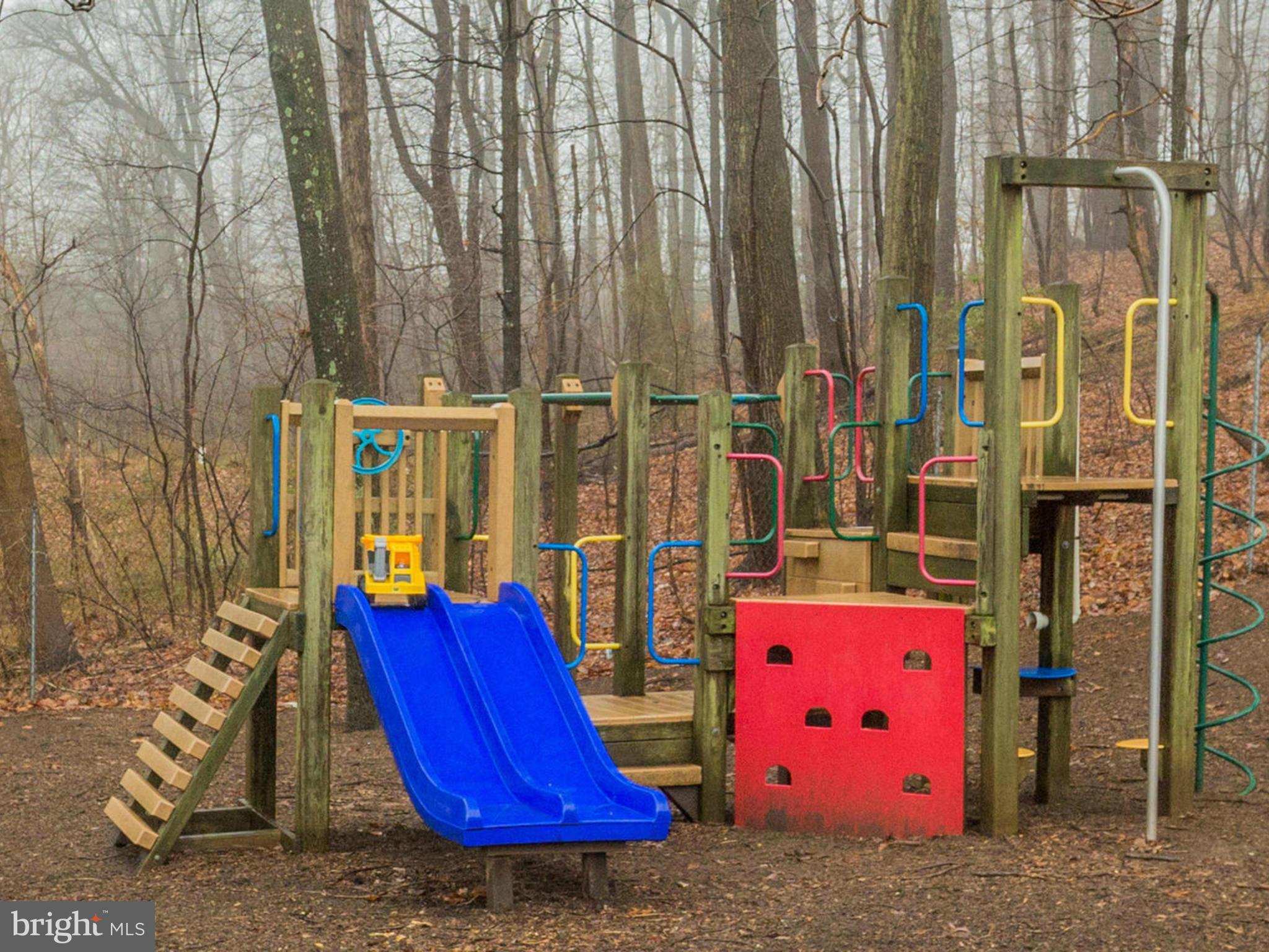 MCLEAN HILLS - Residential