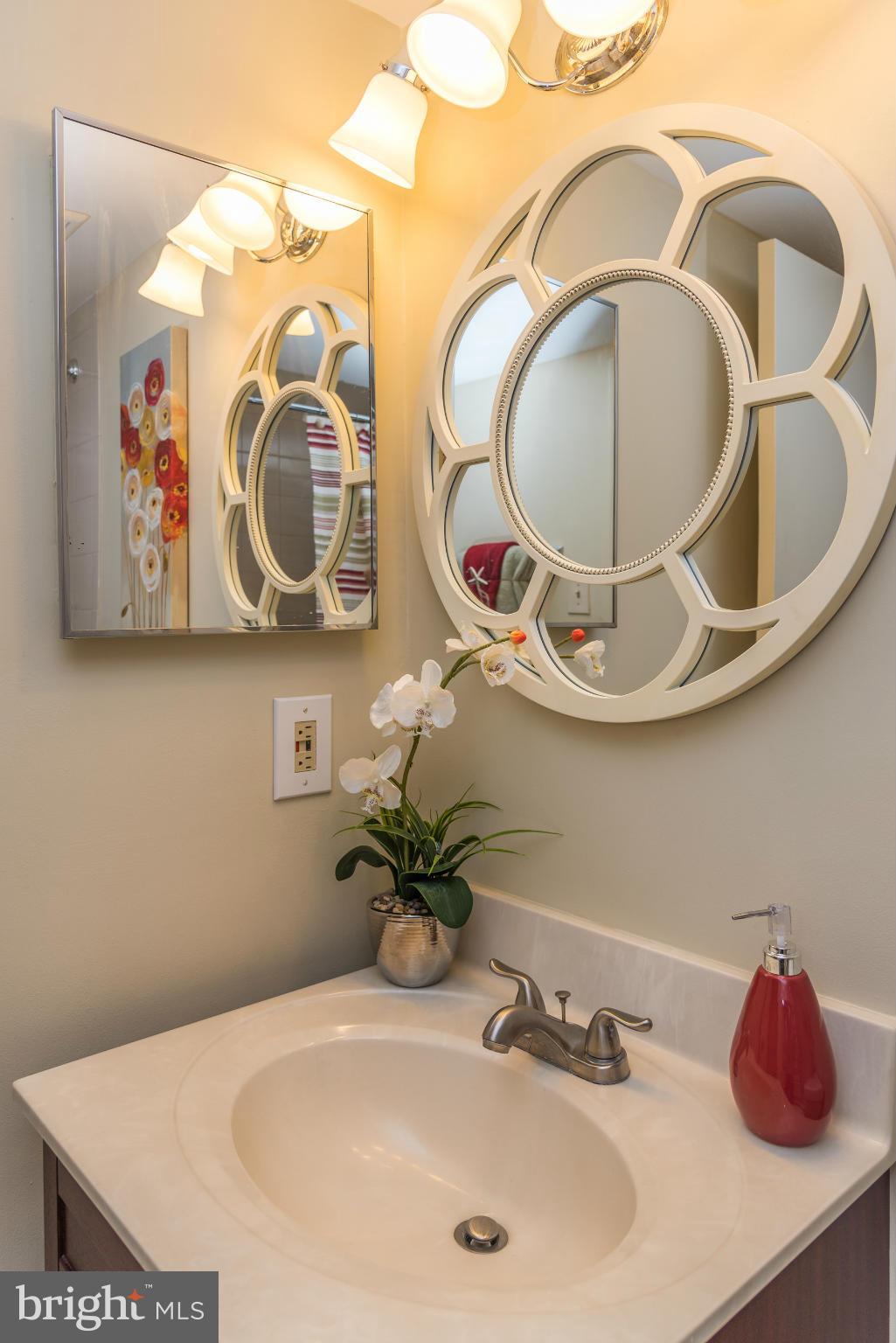 MCLEAN HILLS - Residential