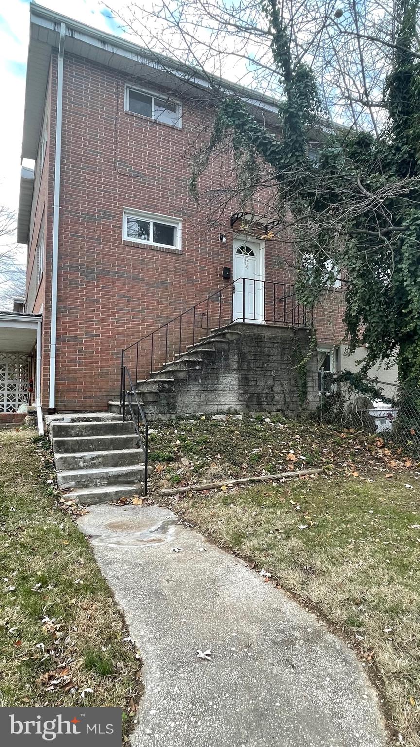 Beautiful 2nd floor 1 bedroom 1 bathroom apartment located in East Baltimore near Northern Parkway. This unit features central air, hardwood floors, ceiling fans access to washer and dryer on the first floor. Back yard for both unit to use. The unit also comes with stove and refrigerator. The owner pays the water, your reasonable for the BGE.