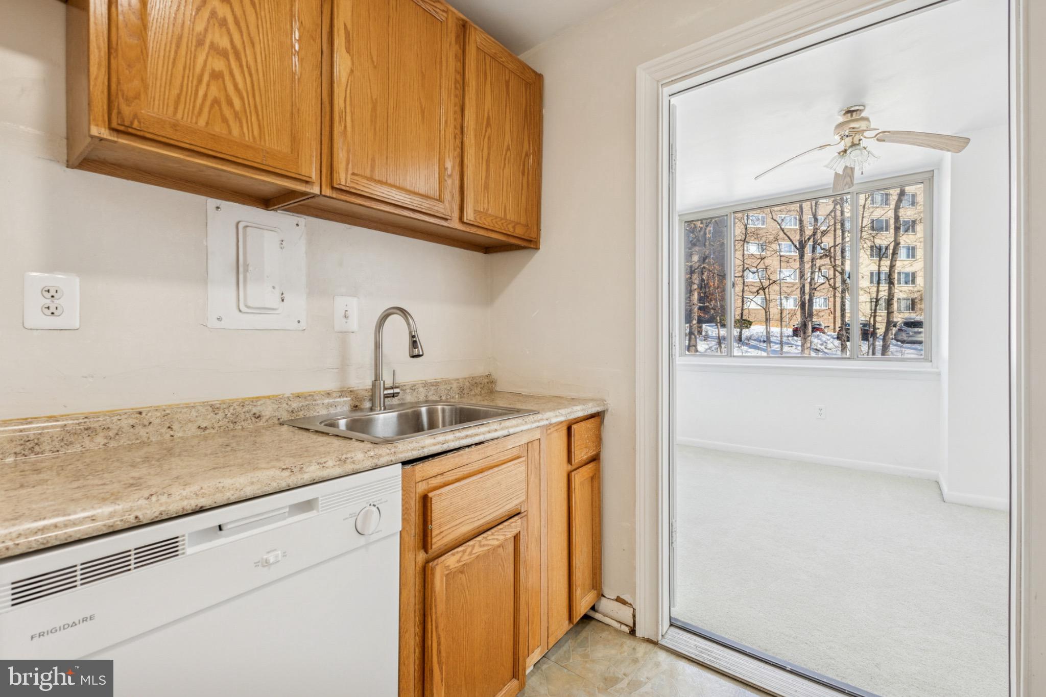 COLUMBIA CONDO - Residential