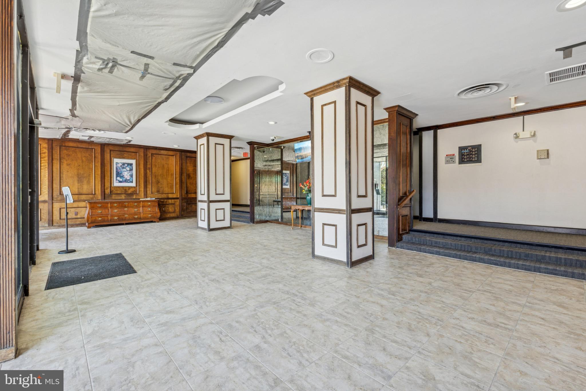 COLUMBIA CONDO - Residential