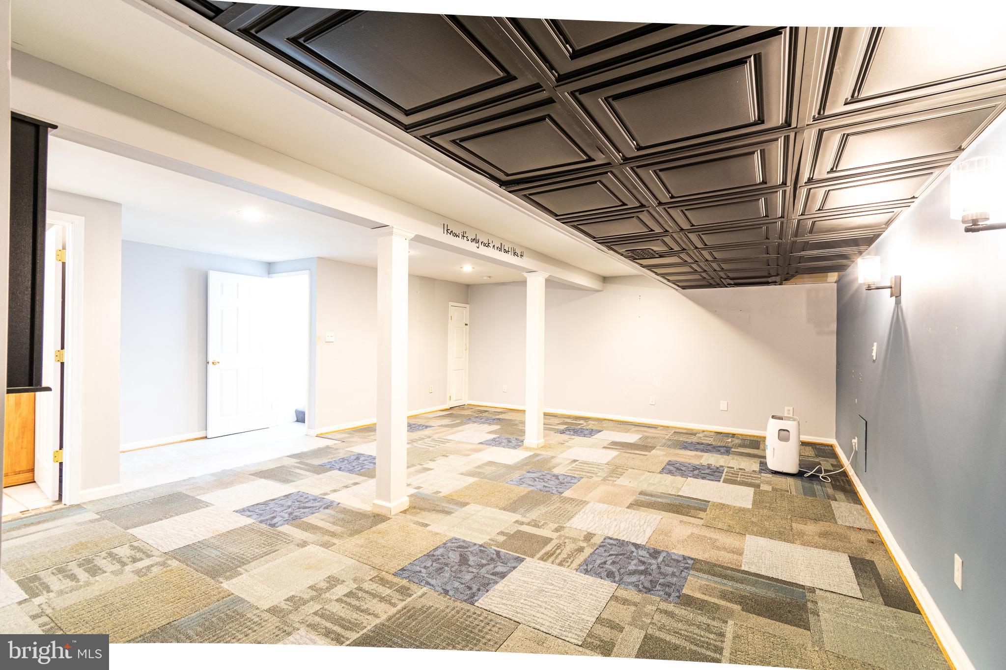 MILLERSVILLE - Residential