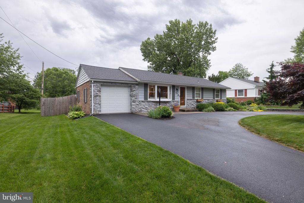 Photo of 714 Darby Lane, Lancaster, PA 17601 (MLS # PALA2051746)