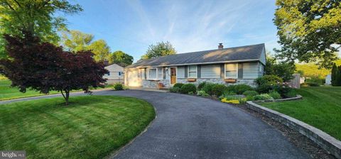 Photo of 714 Darby Lane, Lancaster, PA 17601 (MLS # PALA2051746)