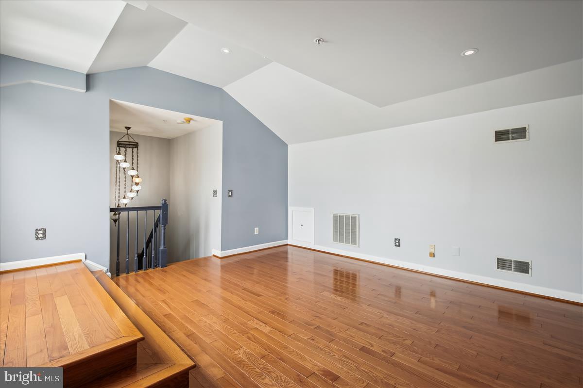 KIDWELL TOWNS - Residential Lease