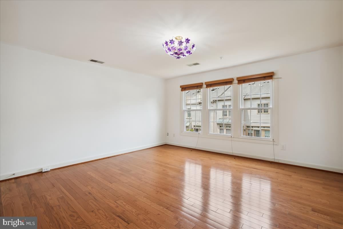 KIDWELL TOWNS - Residential Lease