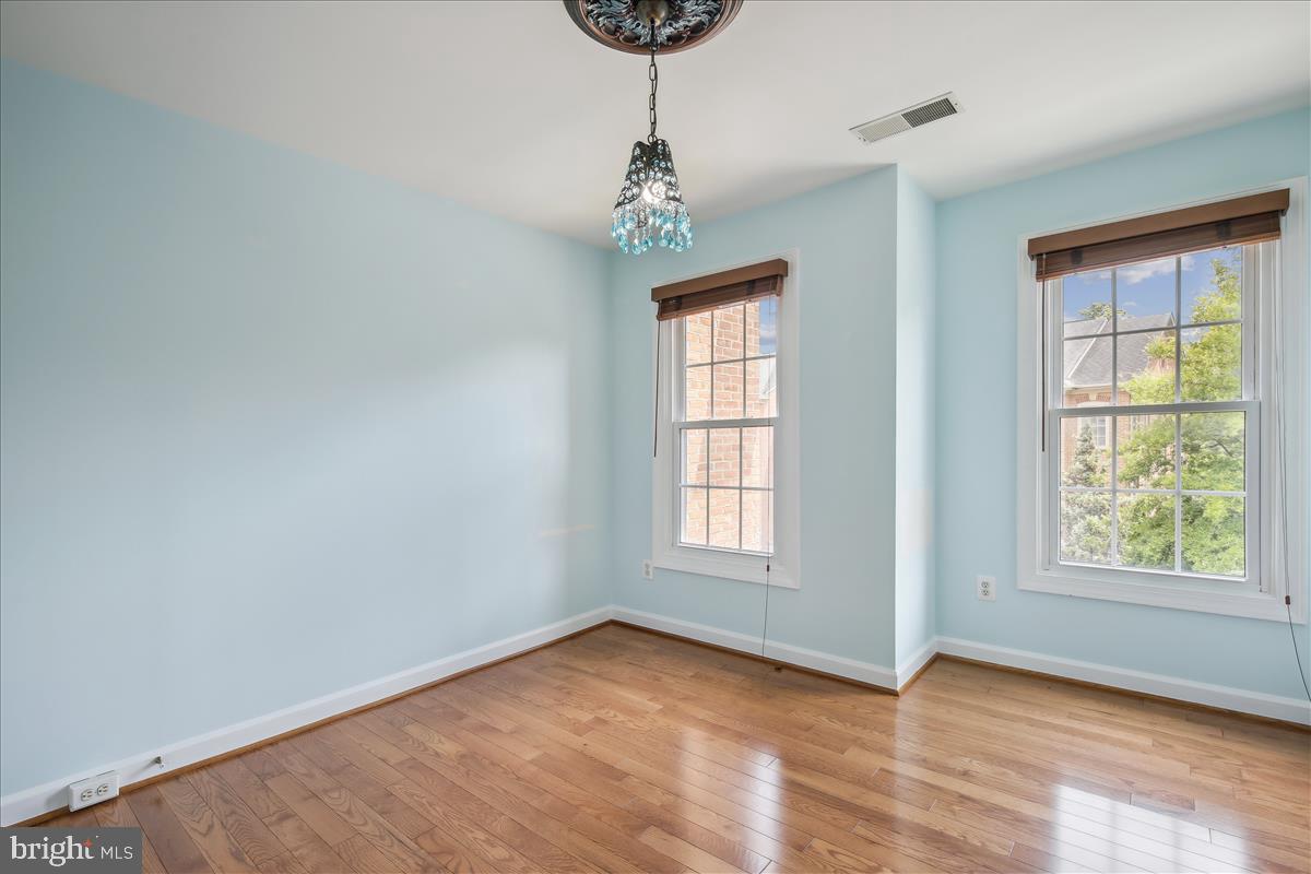 KIDWELL TOWNS - Residential Lease