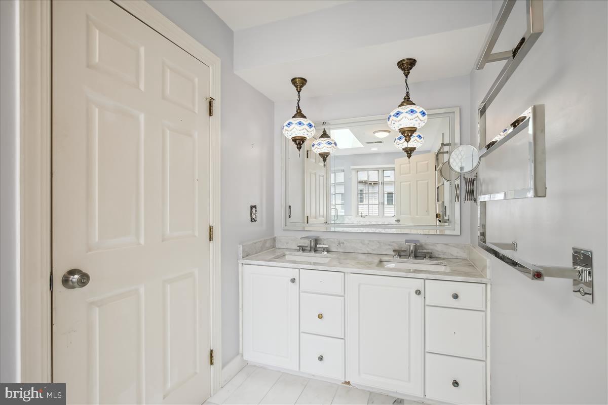 KIDWELL TOWNS - Residential Lease